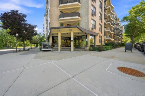 Homes For Sale - 1874 Pelham Pkway S Pkwy #2N<br/> Bronx, NY 10461