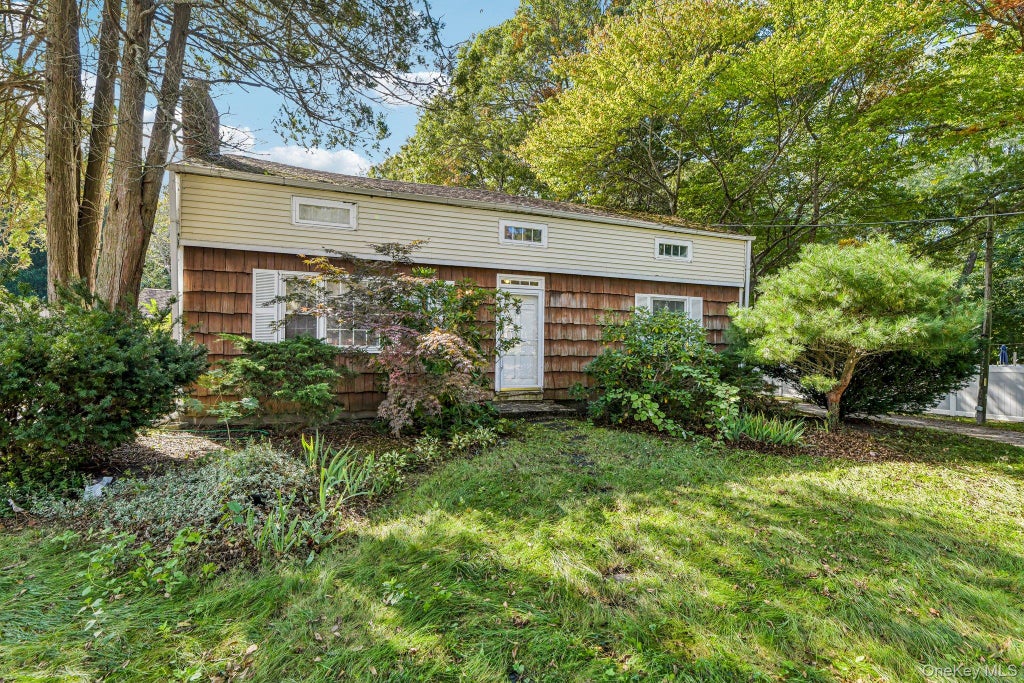 Photo of 18 Wrana Street, Medford, NY 11763 (MLS # 1055924)