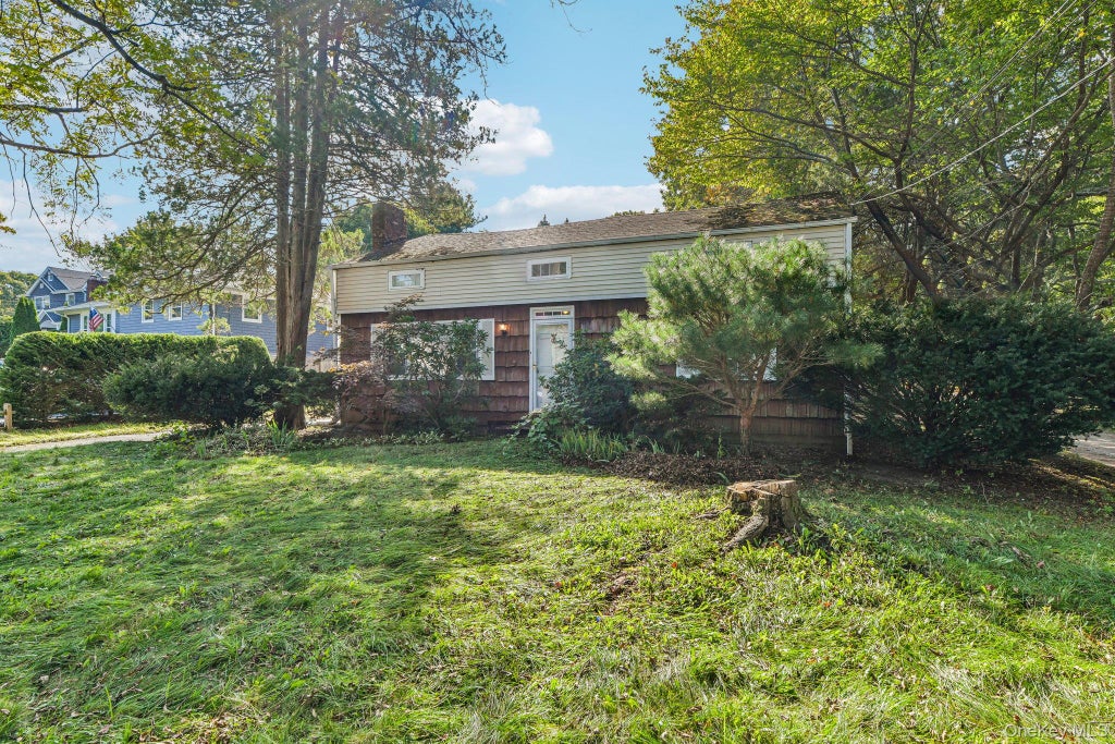 Photo of 18 Wrana Street, Medford, NY 11763 (MLS # 1055924)