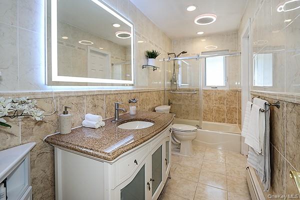 Plainview, New York 11803, United States, 3 Bedrooms Bedrooms, ,2 BathroomsBathrooms,Residential,Active,185595