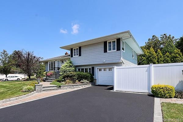 Plainview, New York 11803, United States, 3 Bedrooms Bedrooms, ,2 BathroomsBathrooms,Residential,Active,185595