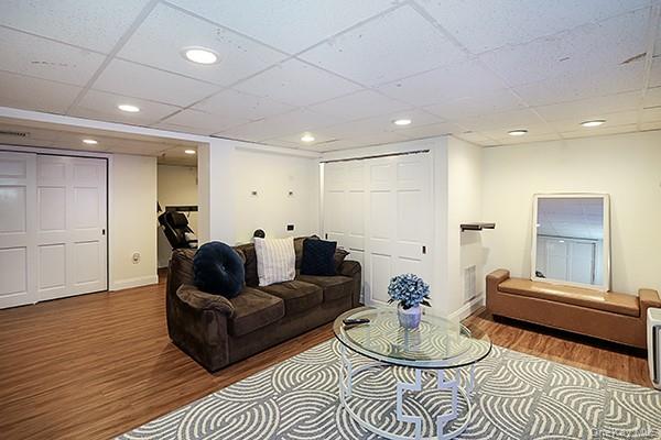 Plainview, New York 11803, United States, 3 Bedrooms Bedrooms, ,2 BathroomsBathrooms,Residential,Active,185595