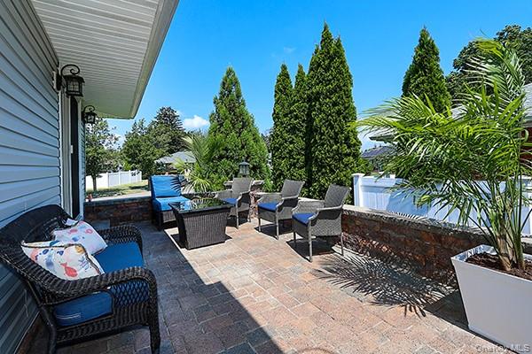 Plainview, New York 11803, United States, 3 Bedrooms Bedrooms, ,2 BathroomsBathrooms,Residential,Active,185595