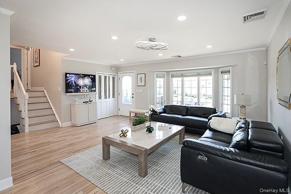 Plainview, New York 11803, United States, 3 Bedrooms Bedrooms, ,2 BathroomsBathrooms,Residential,Active,185595