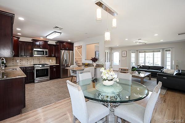 Plainview, New York 11803, United States, 3 Bedrooms Bedrooms, ,2 BathroomsBathrooms,Residential,Active,185595