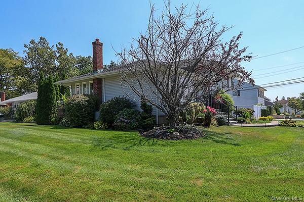 Plainview, New York 11803, United States, 3 Bedrooms Bedrooms, ,2 BathroomsBathrooms,Residential,Active,185595