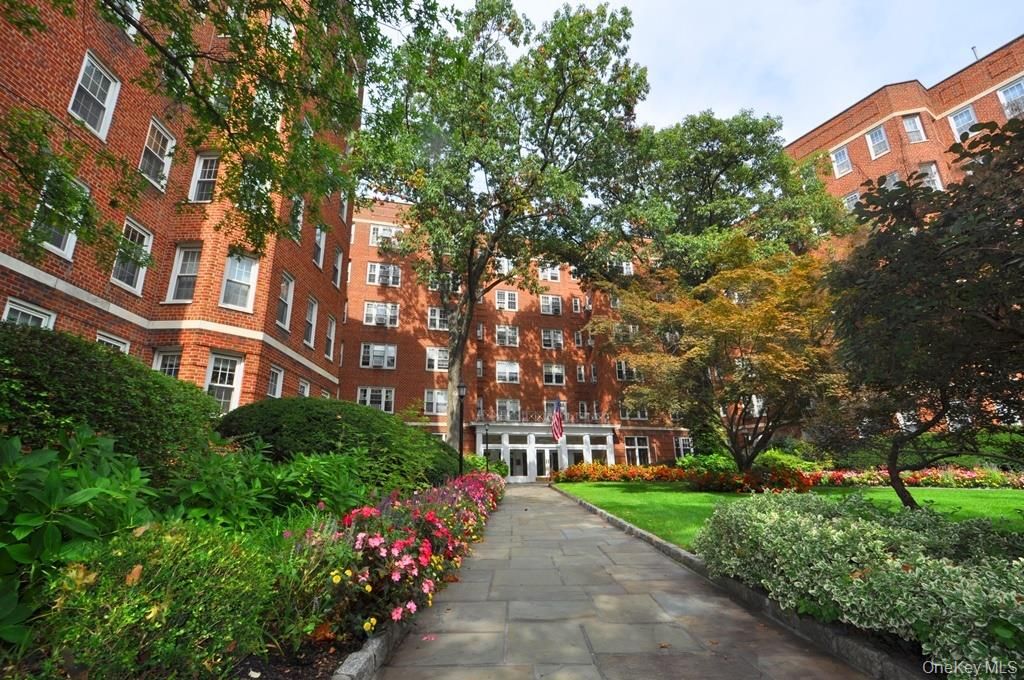 Photo of 949 Palmer Road #2G, Bronxville, NY 10708 (MLS # 978480)