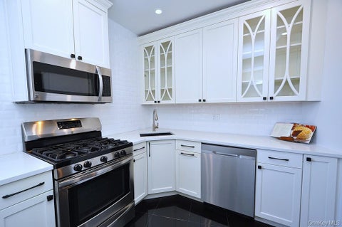 Homes For Sale - 949 Palmer Road #2G<br/> Bronxville, NY 10708