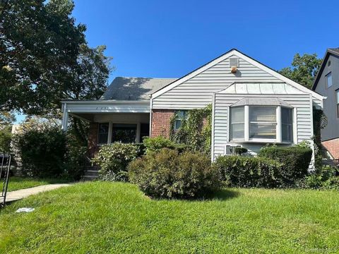 202-03 56 Avenue Bayside NY 11364