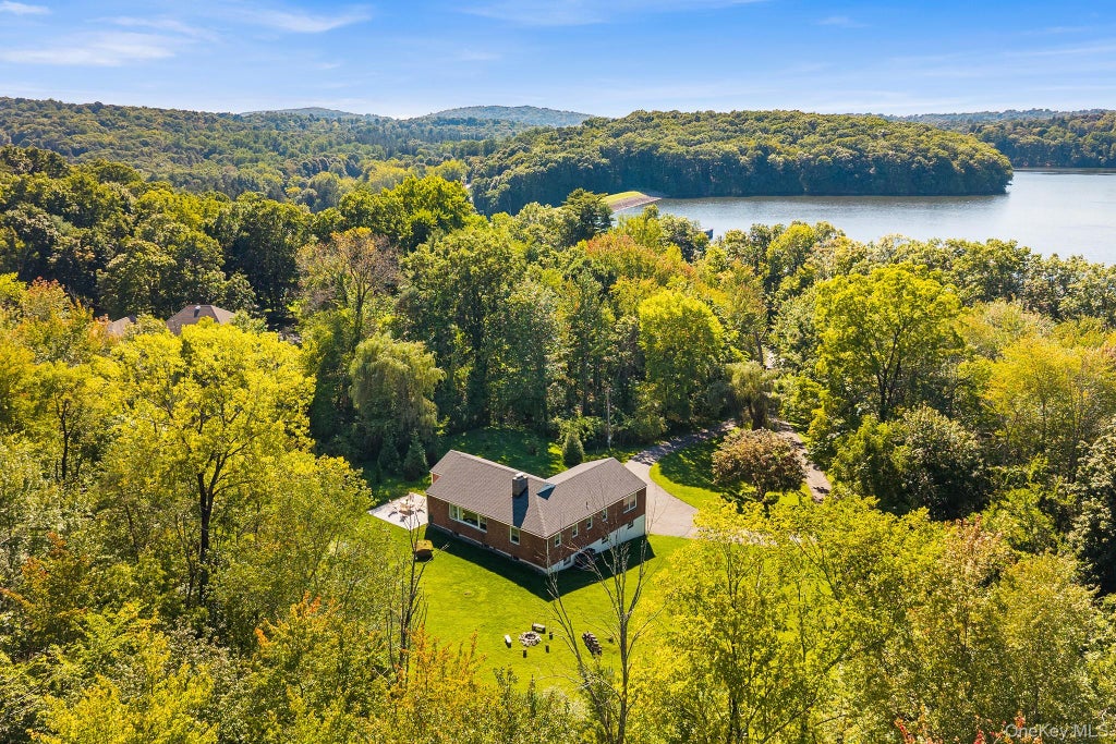 Photo of 14 Lake Road, Katonah, NY 10536 (MLS # 1048581)