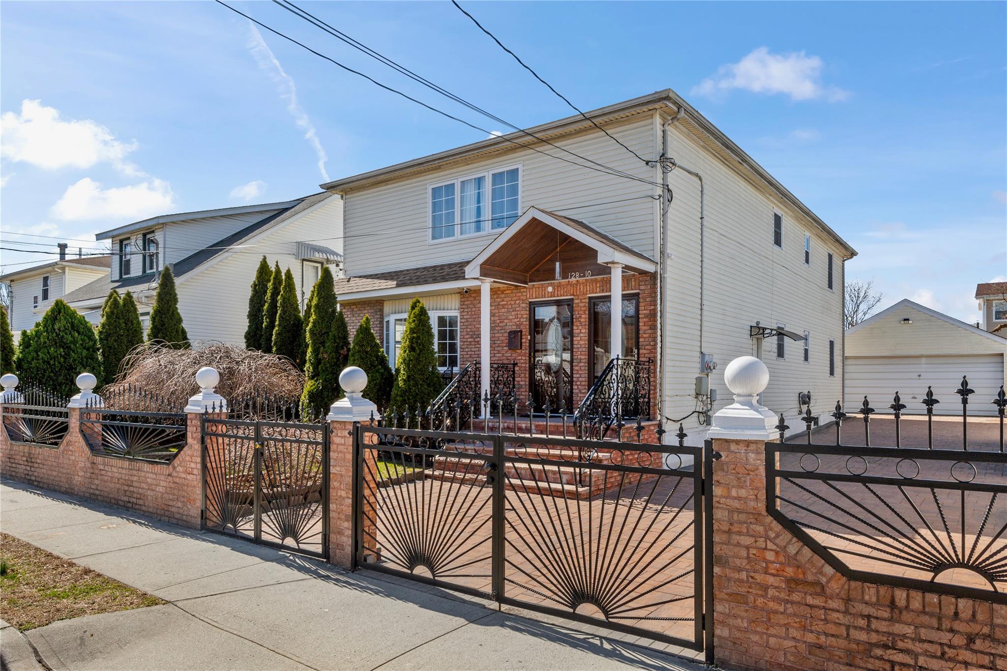 Rental Property at 161st Street, Jamaica, Queens, NY - Bedrooms: 3 
Bathrooms: 2 
Rooms: 8  - $3,200 MO.