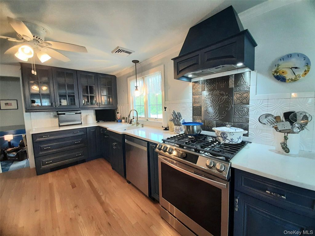 Photo of 13 Regency Drive, Wappingers Falls, NY 12590 (MLS # 994885)