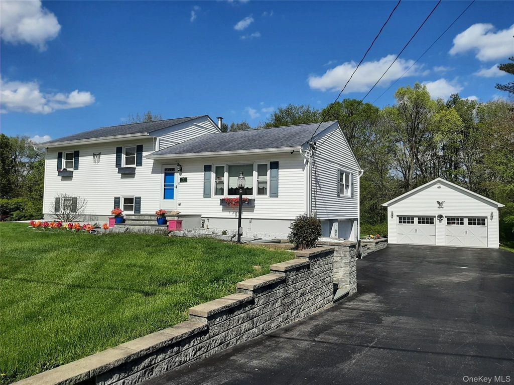 Photo of 13 Regency Drive, Wappingers Falls, NY 12590 (MLS # 994885)