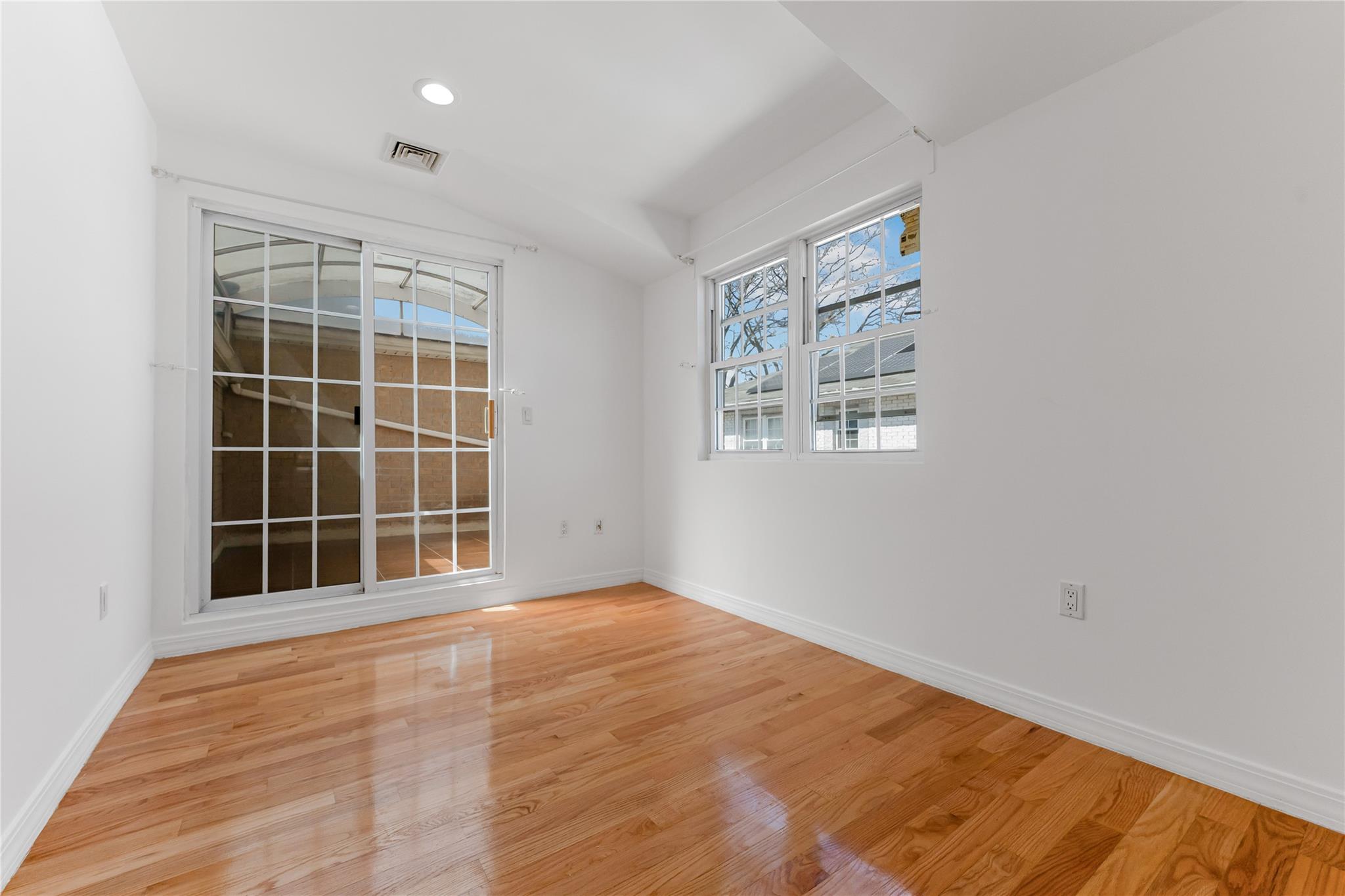 21417 W 69th Avenue, Oakland Gardens, New York image 25