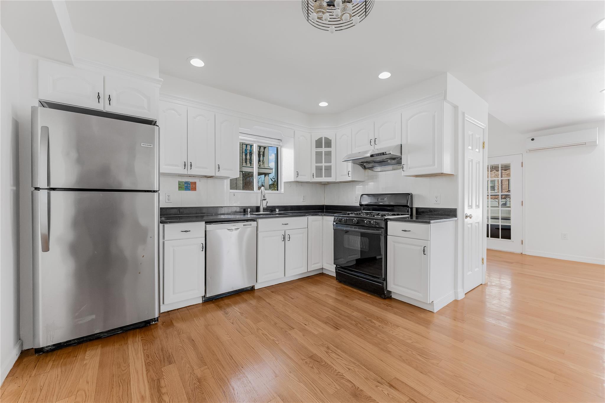 21417 W 69th Avenue, Oakland Gardens, New York image 9