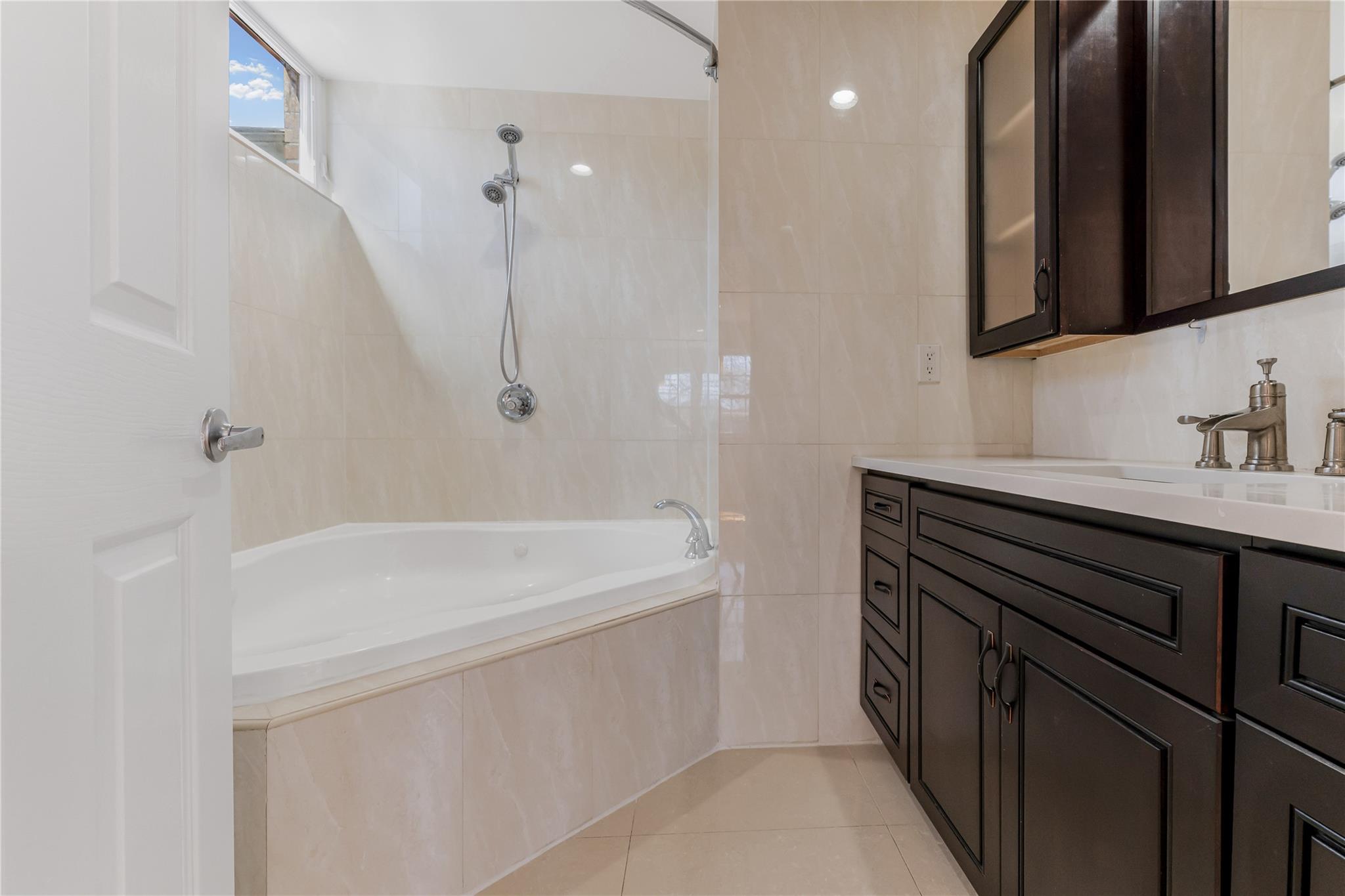 21417 W 69th Avenue, Oakland Gardens, New York image 22