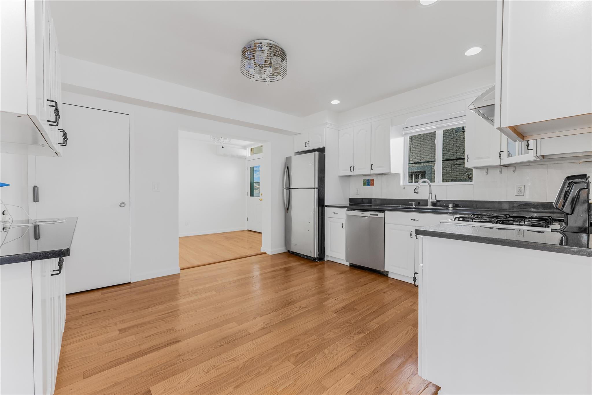 21417 W 69th Avenue, Oakland Gardens, New York image 10