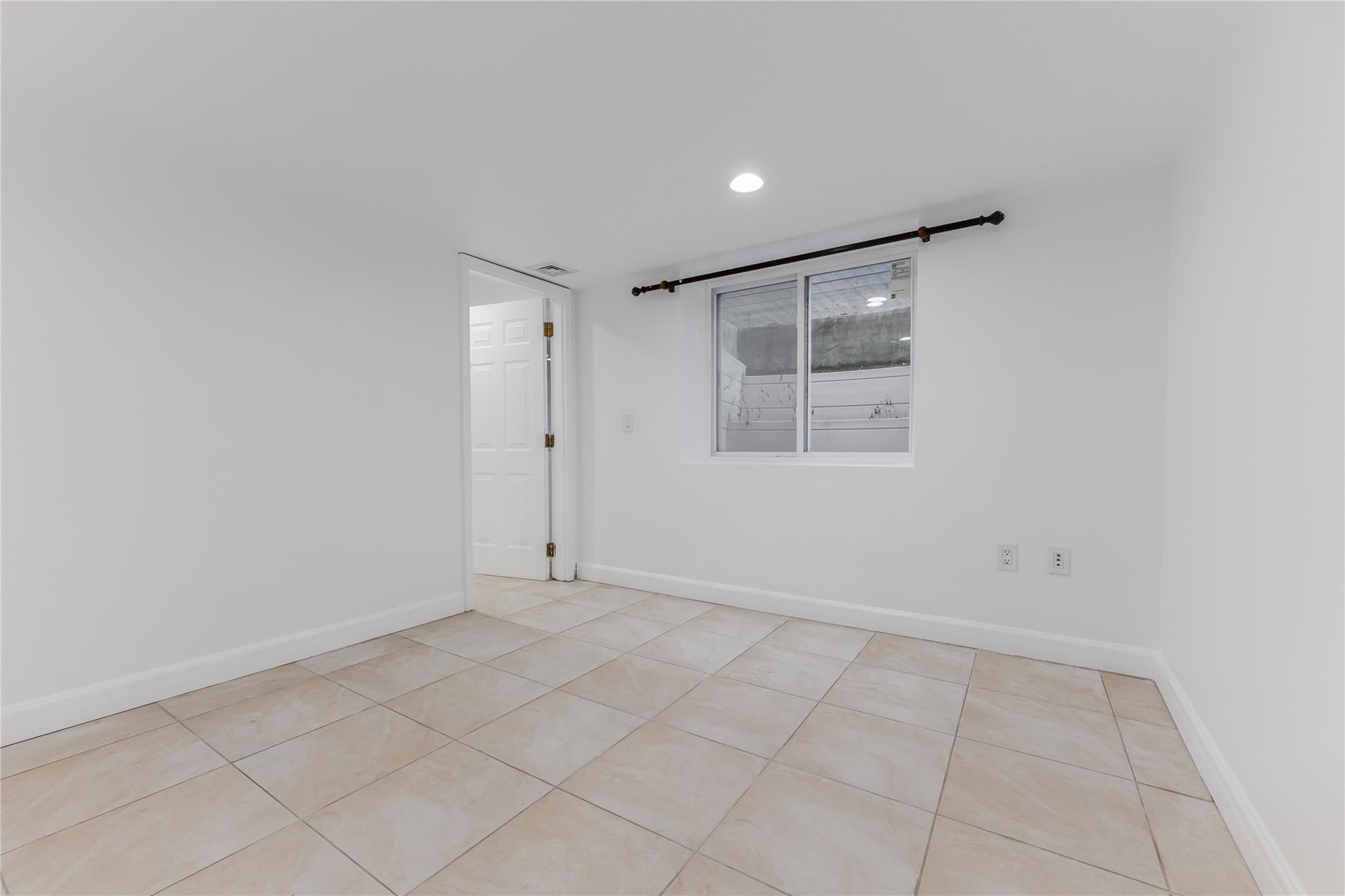 21417 W 69th Avenue, Oakland Gardens, New York image 31
