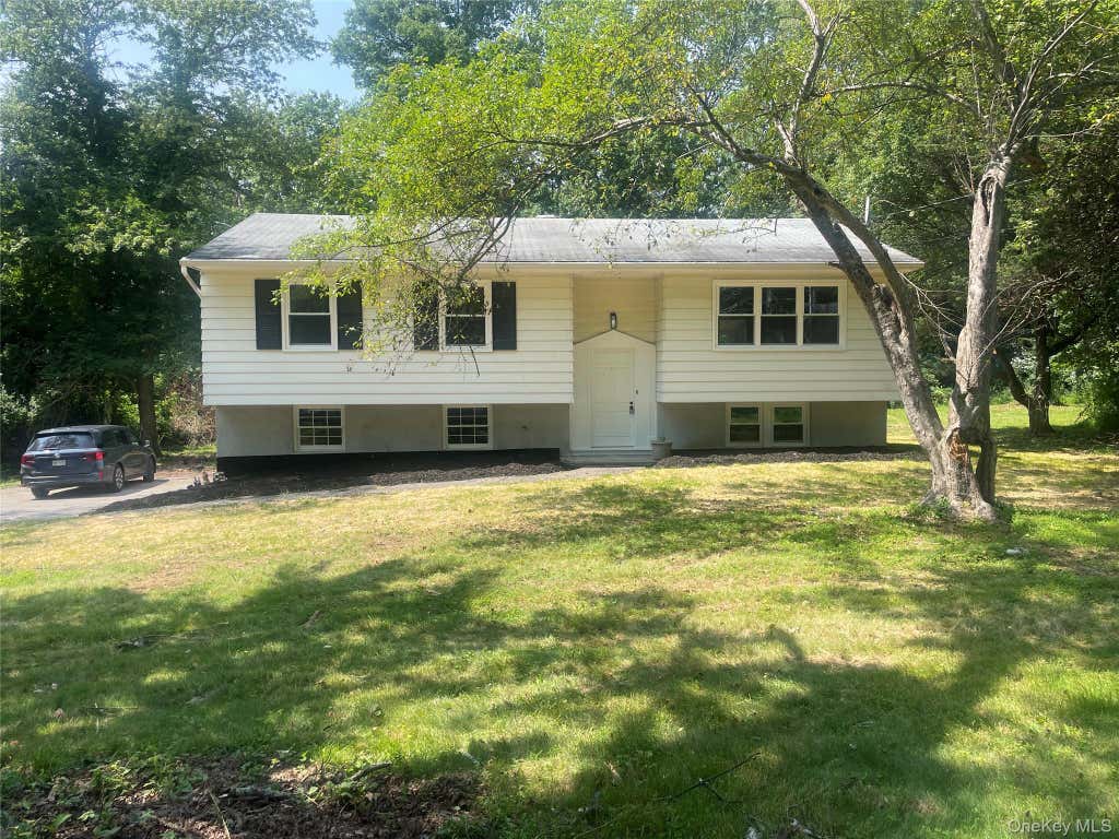 Photo of 15 Vandewater Drive, Wappingers Falls, NY 12590 (MLS # 1031284)