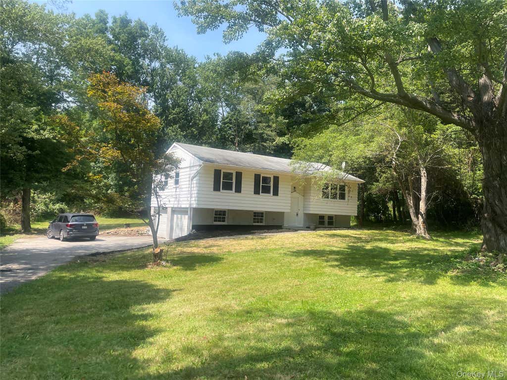 Photo of 15 Vandewater Drive, Wappingers Falls, NY 12590 (MLS # 1031284)