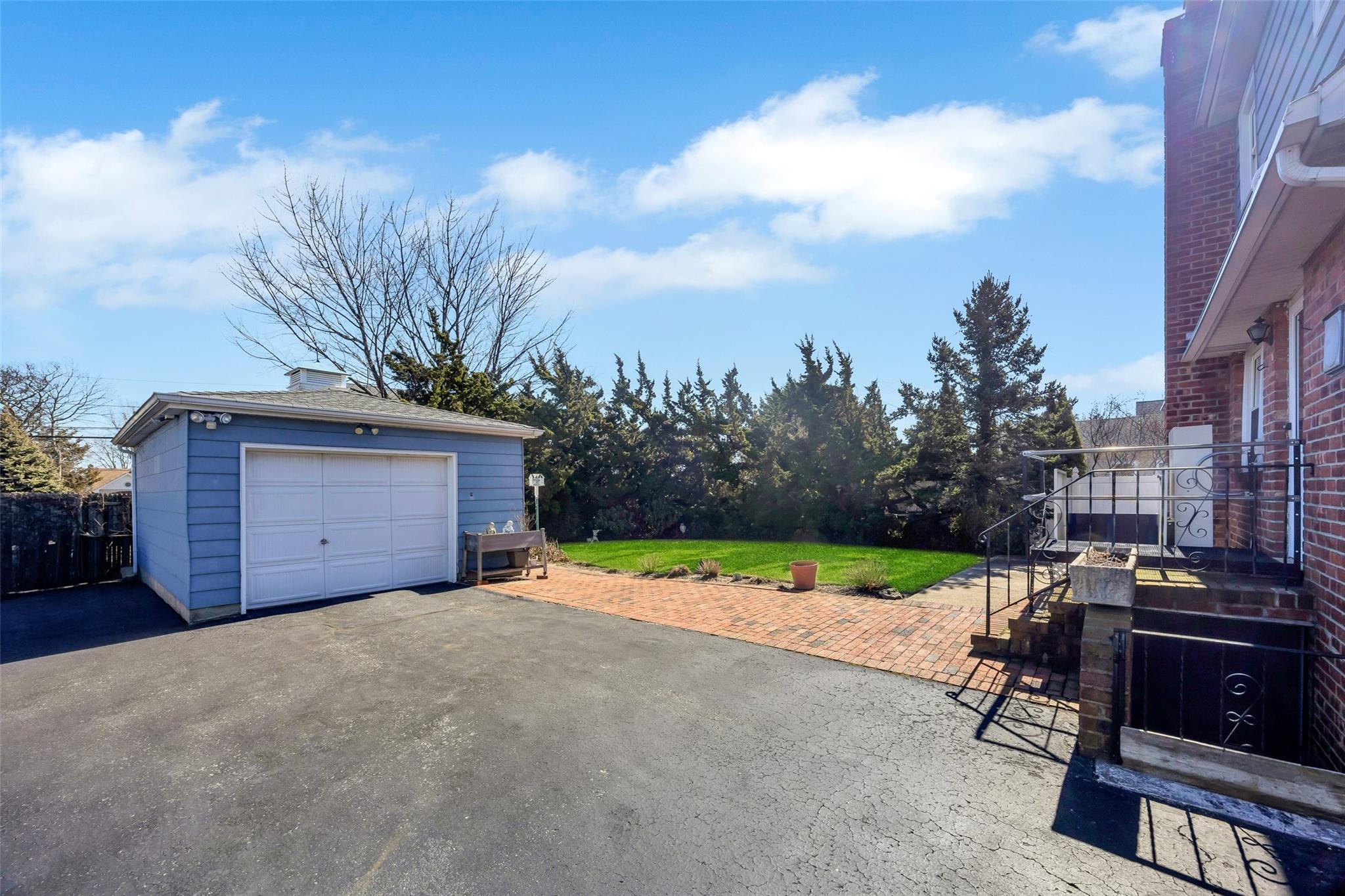 710 South Broadway, Lindenhurst, New York image 12