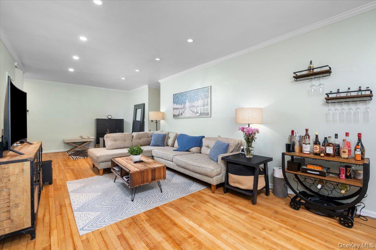 953 W Boston Post Road 3G