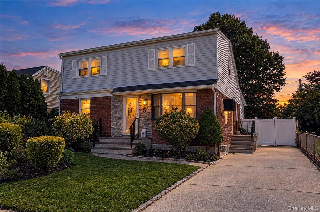 Photo of 5 Edward Avenue, Hicksville, NY 11801 (MLS # 1060698)