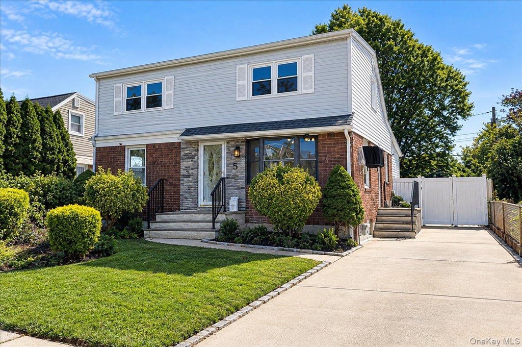 Photo of 5 Edward Avenue, Hicksville, NY 11801 (MLS # 1060698)