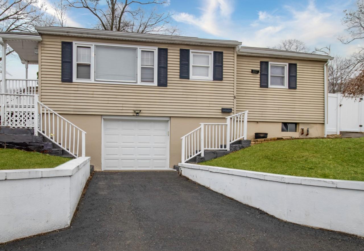 8 Laurel Lane, Highland Falls, New York image 2