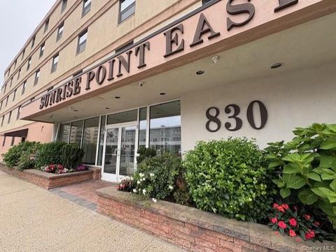 Photo of 830 Shore Road #1F, Long Beach, NY 11561 (MLS # 900849)