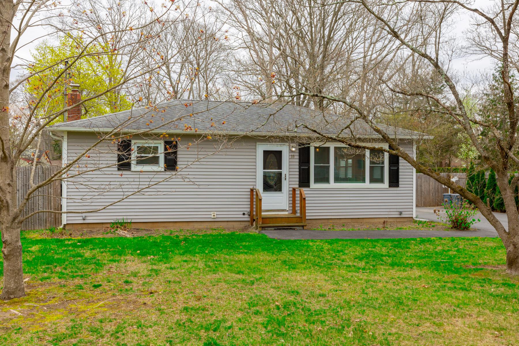 33 Pine Cone Street, Middle Island, New York image 2