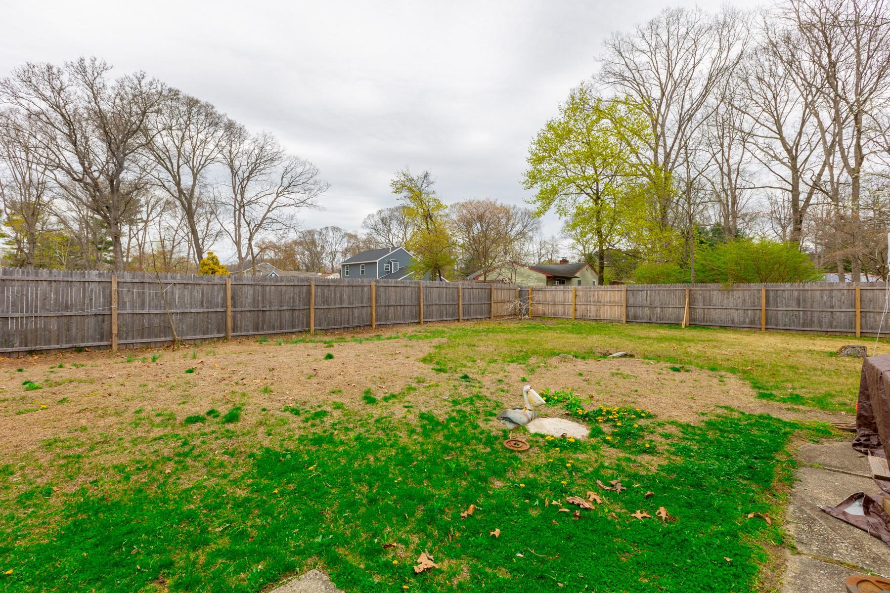 33 Pine Cone Street, Middle Island, New York image 16