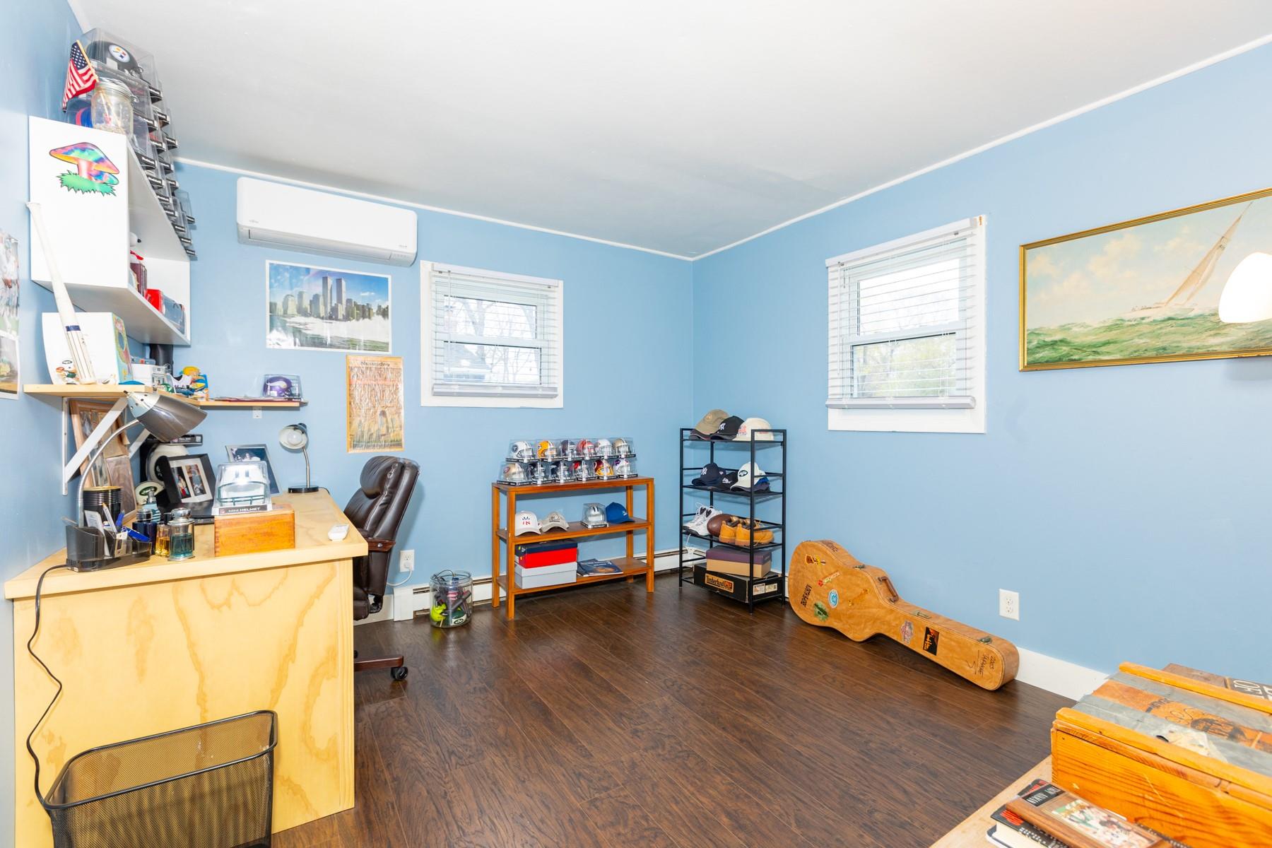33 Pine Cone Street, Middle Island, New York image 9