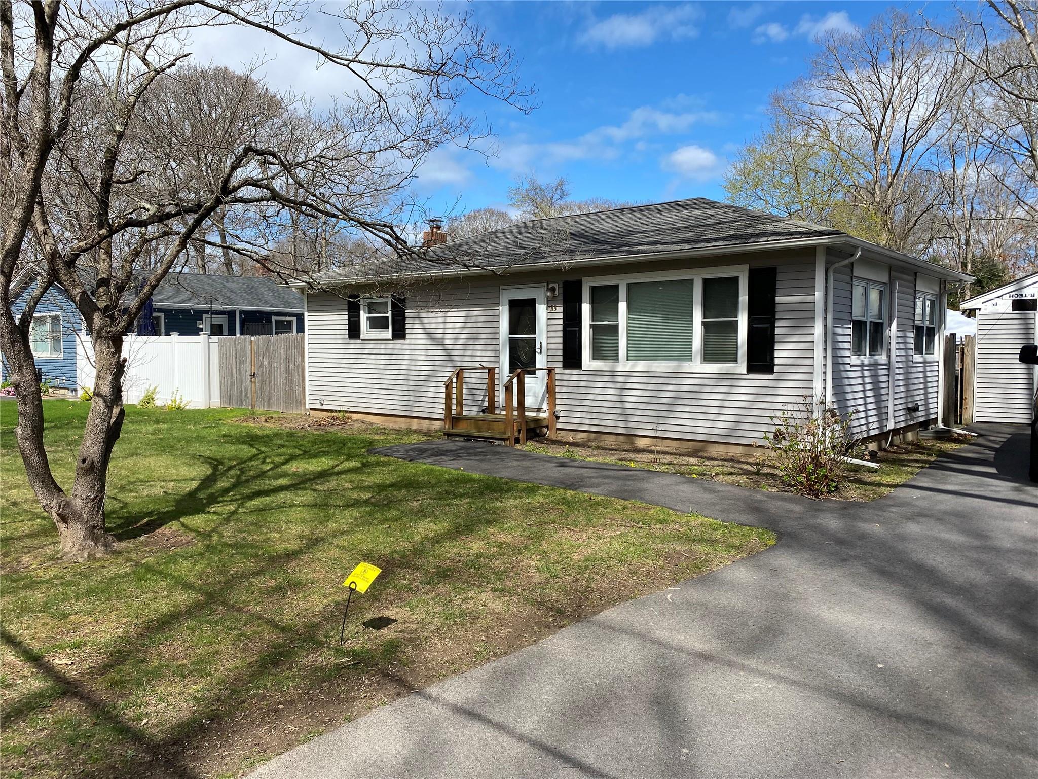 33 Pine Cone Street, Middle Island, New York image 1