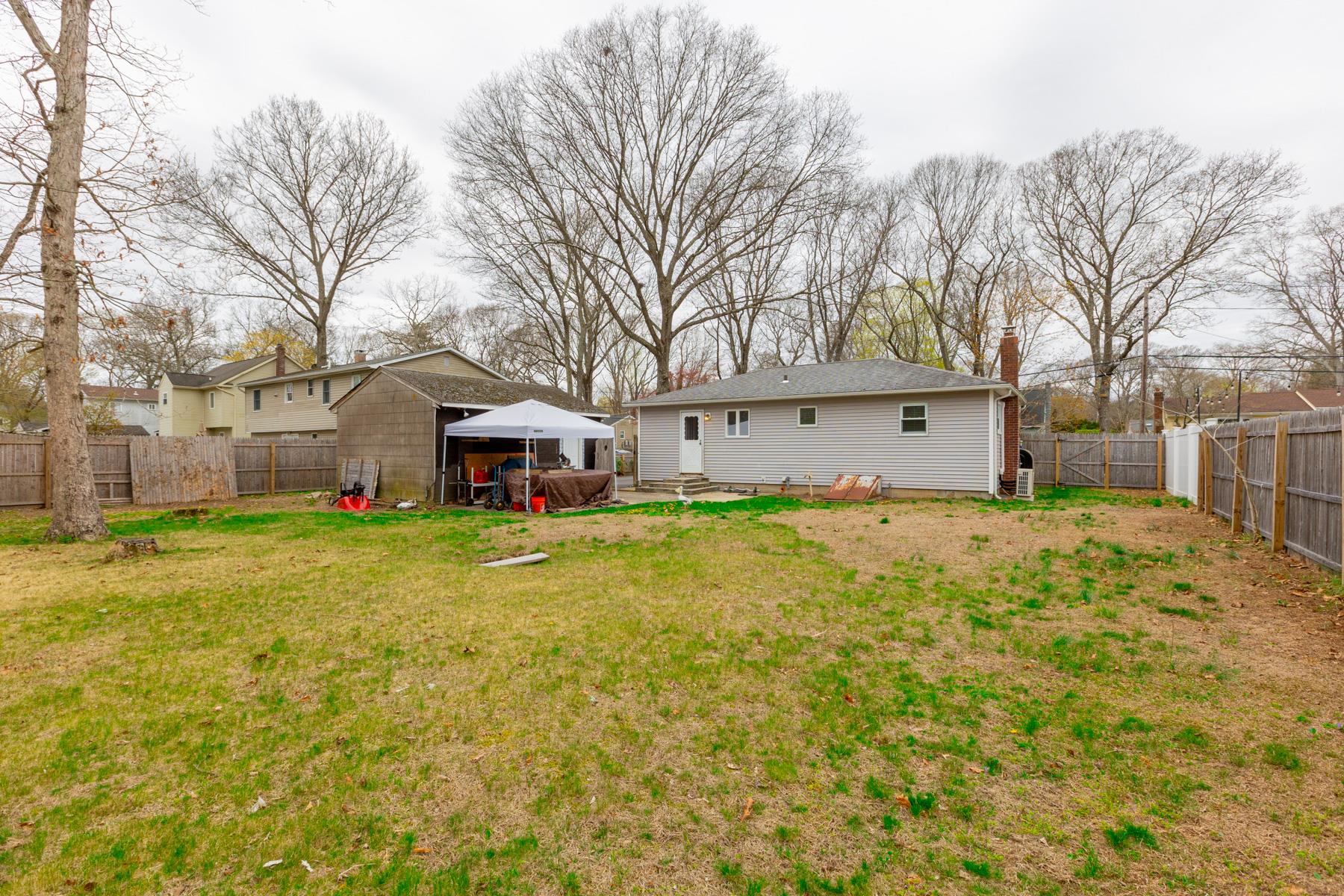 33 Pine Cone Street, Middle Island, New York image 18