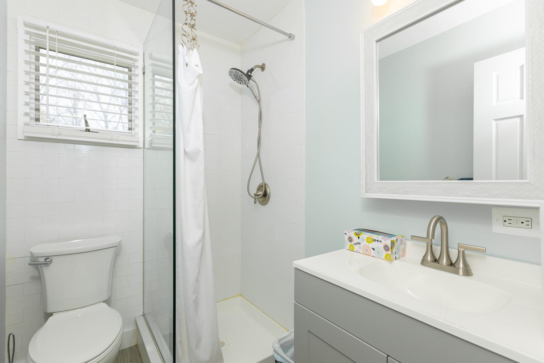 33 Pine Cone Street, Middle Island, New York image 13