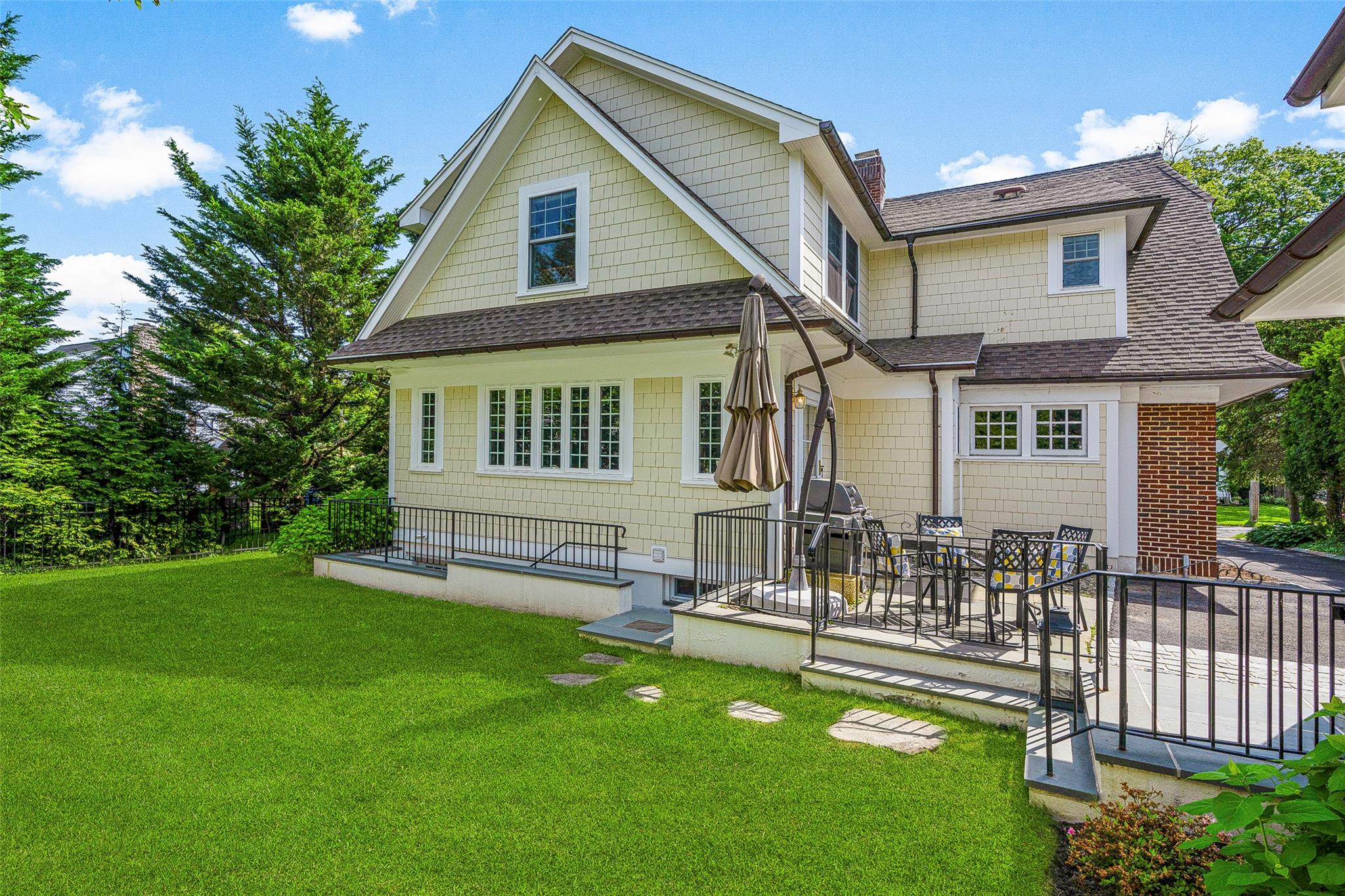 489 Manor Lane, Pelham, New York image 38