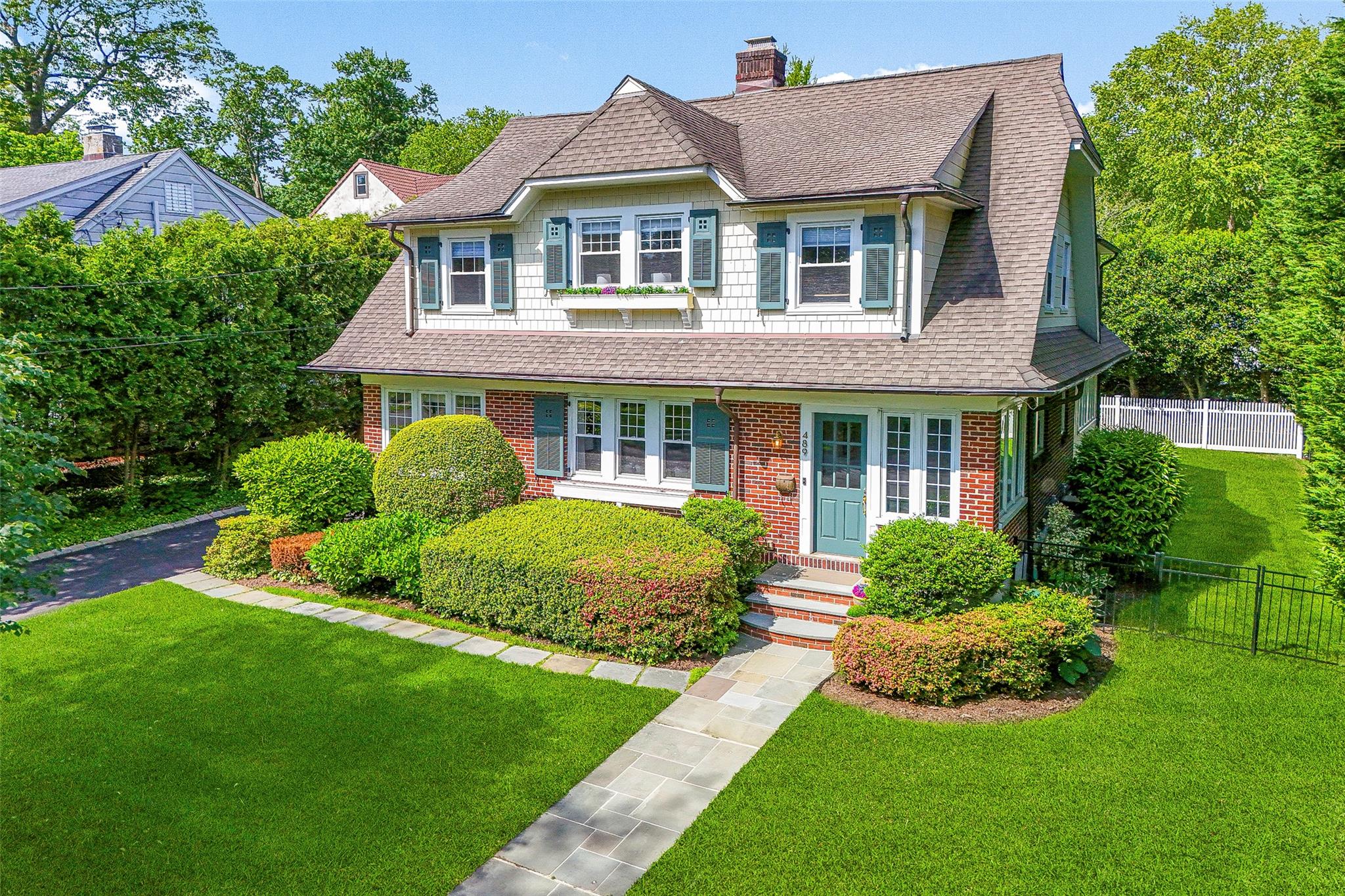 489 Manor Lane, Pelham, New York image 2
