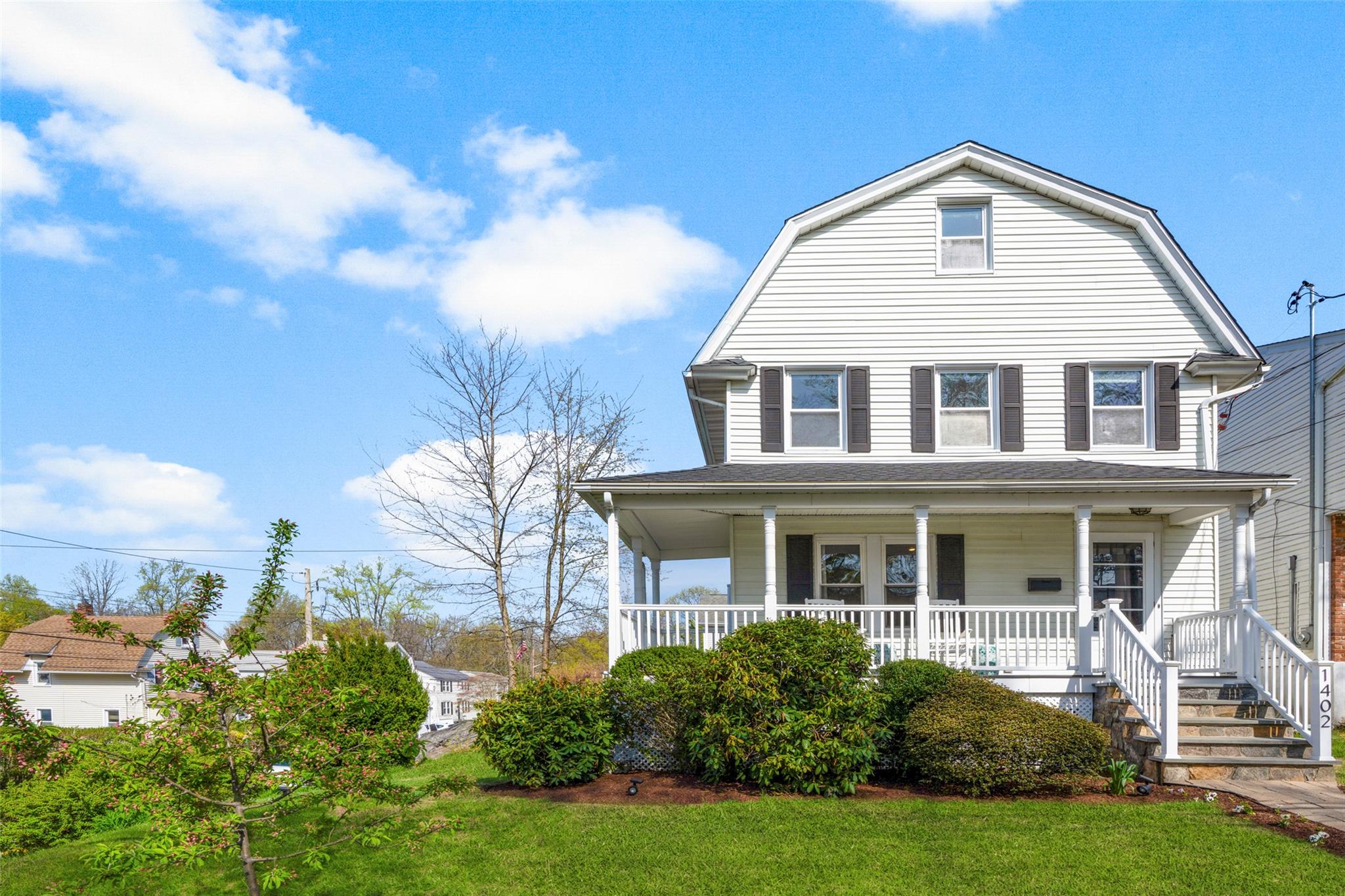 Franklin Avenue, Mamaroneck, New York - 2 Bedrooms  
3 Bathrooms  
7 Rooms - 