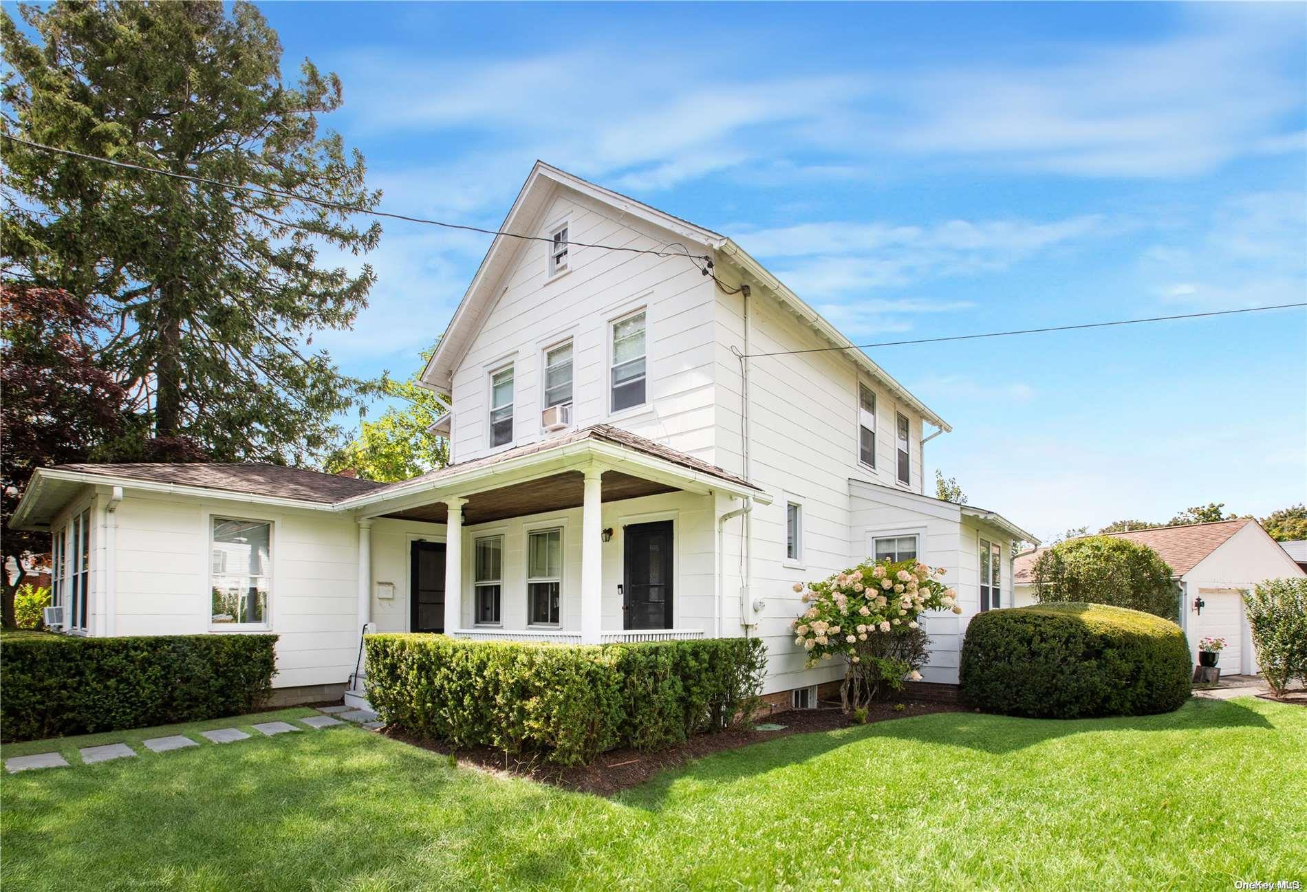 165 S Country Road, Bellport Village, New York image 1