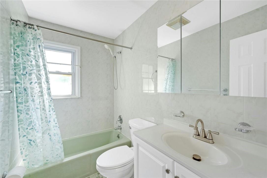 Eastchester, New York 10709, United States, 3 Bedrooms Bedrooms, ,1 BathroomBathrooms,Residential,Pending,128163