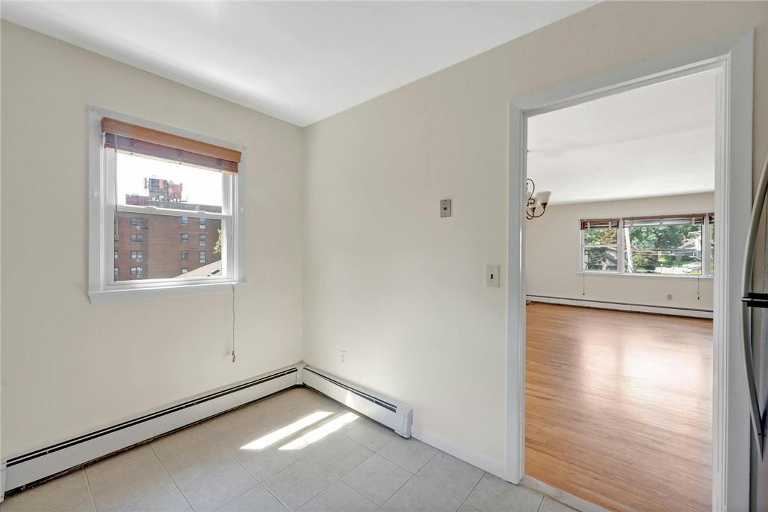 Eastchester, New York 10709, United States, 3 Bedrooms Bedrooms, ,1 BathroomBathrooms,Residential,Pending,128163