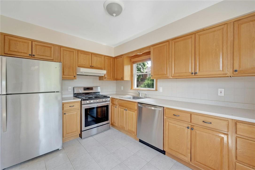 Eastchester, New York 10709, United States, 3 Bedrooms Bedrooms, ,1 BathroomBathrooms,Residential,Pending,128163