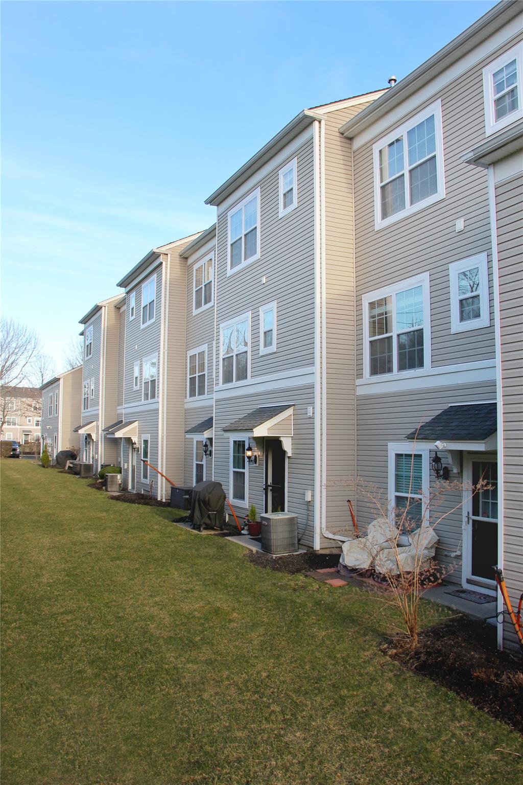 48 Rialto Way, Patchogue, New York image 24