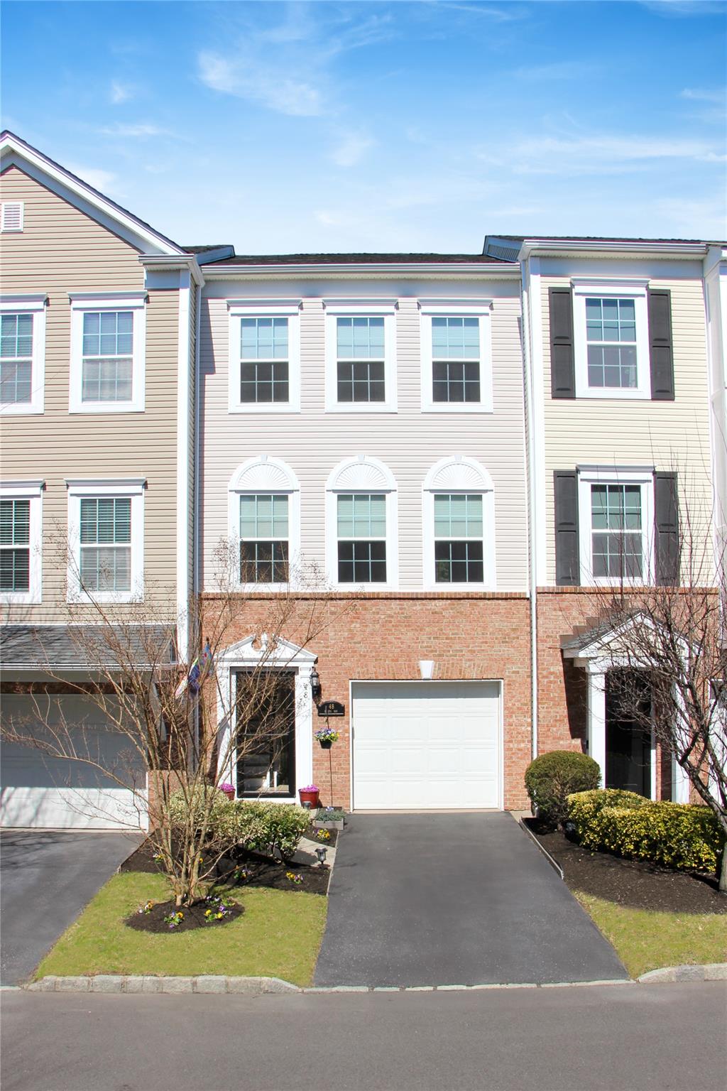 48 Rialto Way, Patchogue, New York image 1