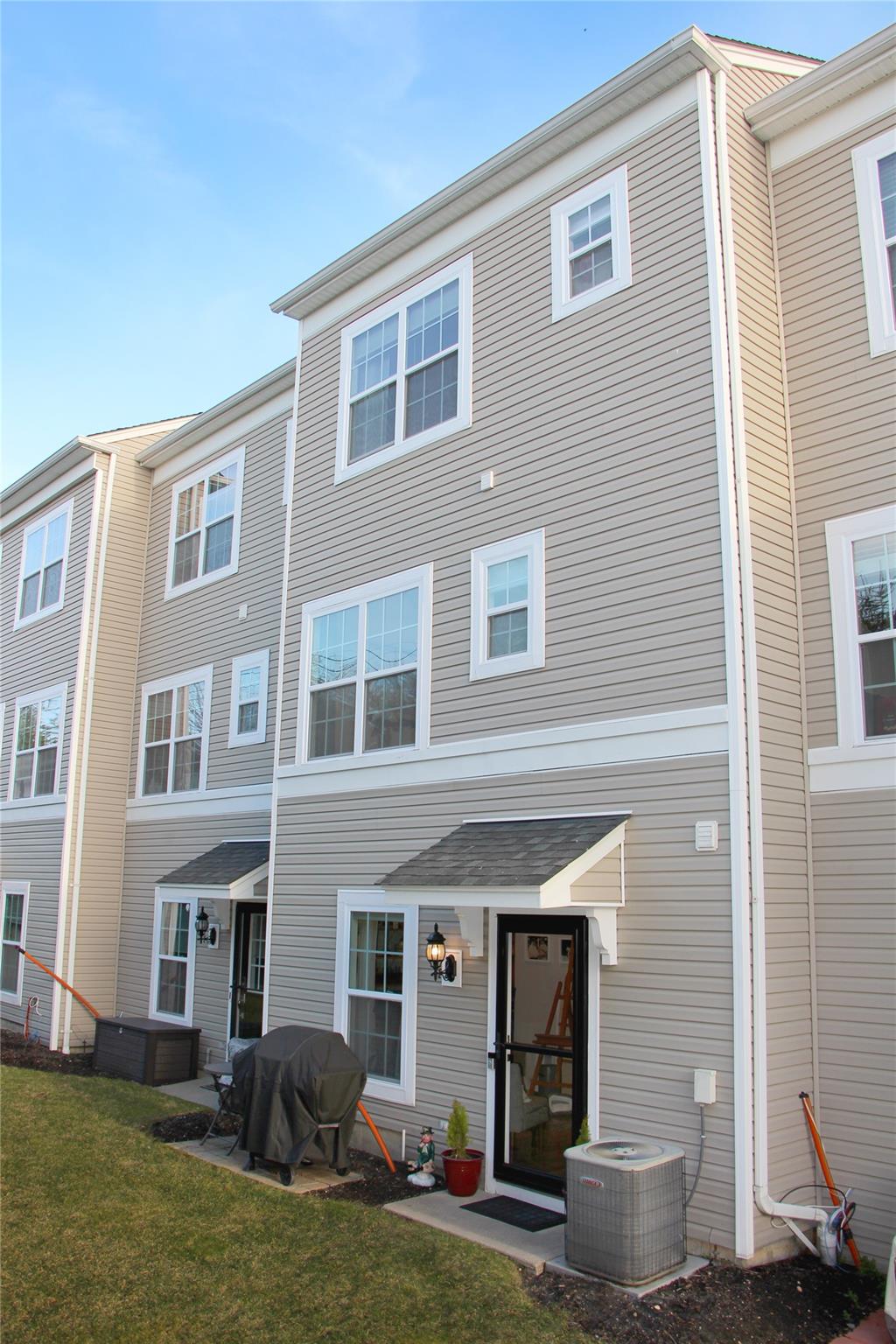 48 Rialto Way, Patchogue, New York image 25