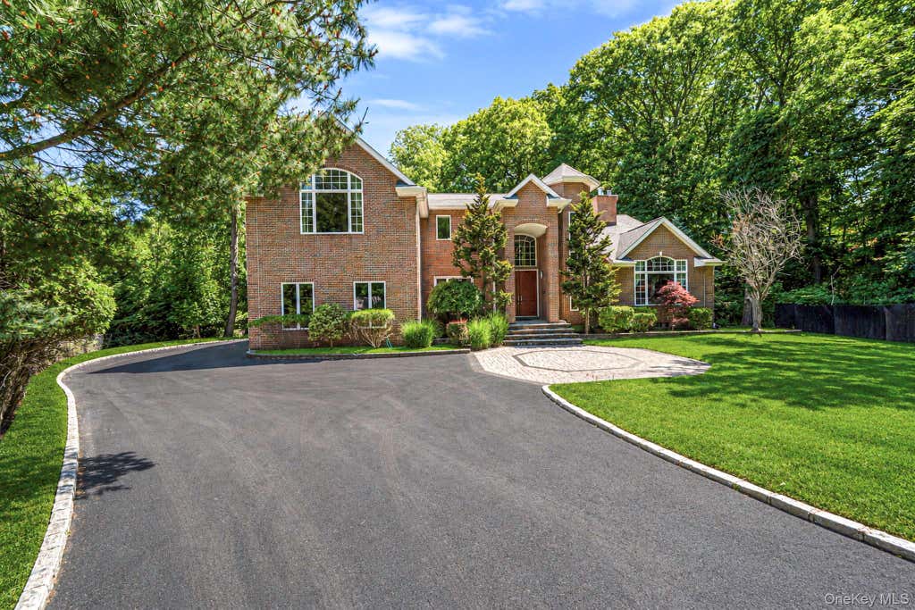 Photo of 589 Landing Avenue, Smithtown, NY 11787 (MLS # 1016334)