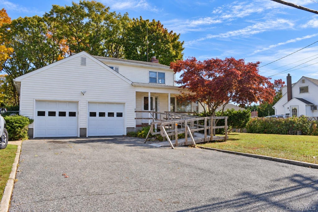 Photo of 131 Irish Lane, East Islip, NY 11730 (MLS # 1061995)