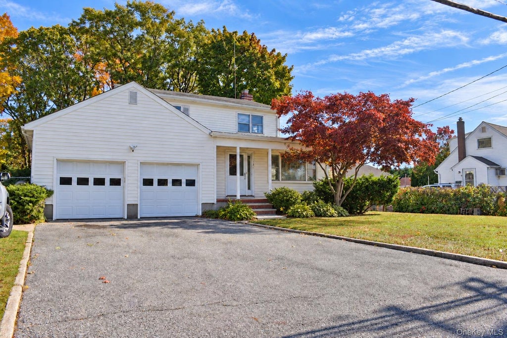 Photo of 131 Irish Lane, East Islip, NY 11730 (MLS # 1061995)