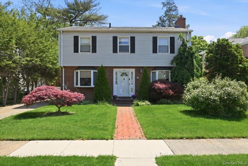 Photo of 219 KIlburn Road, Garden City, NY 11530 (MLS # 1001849)